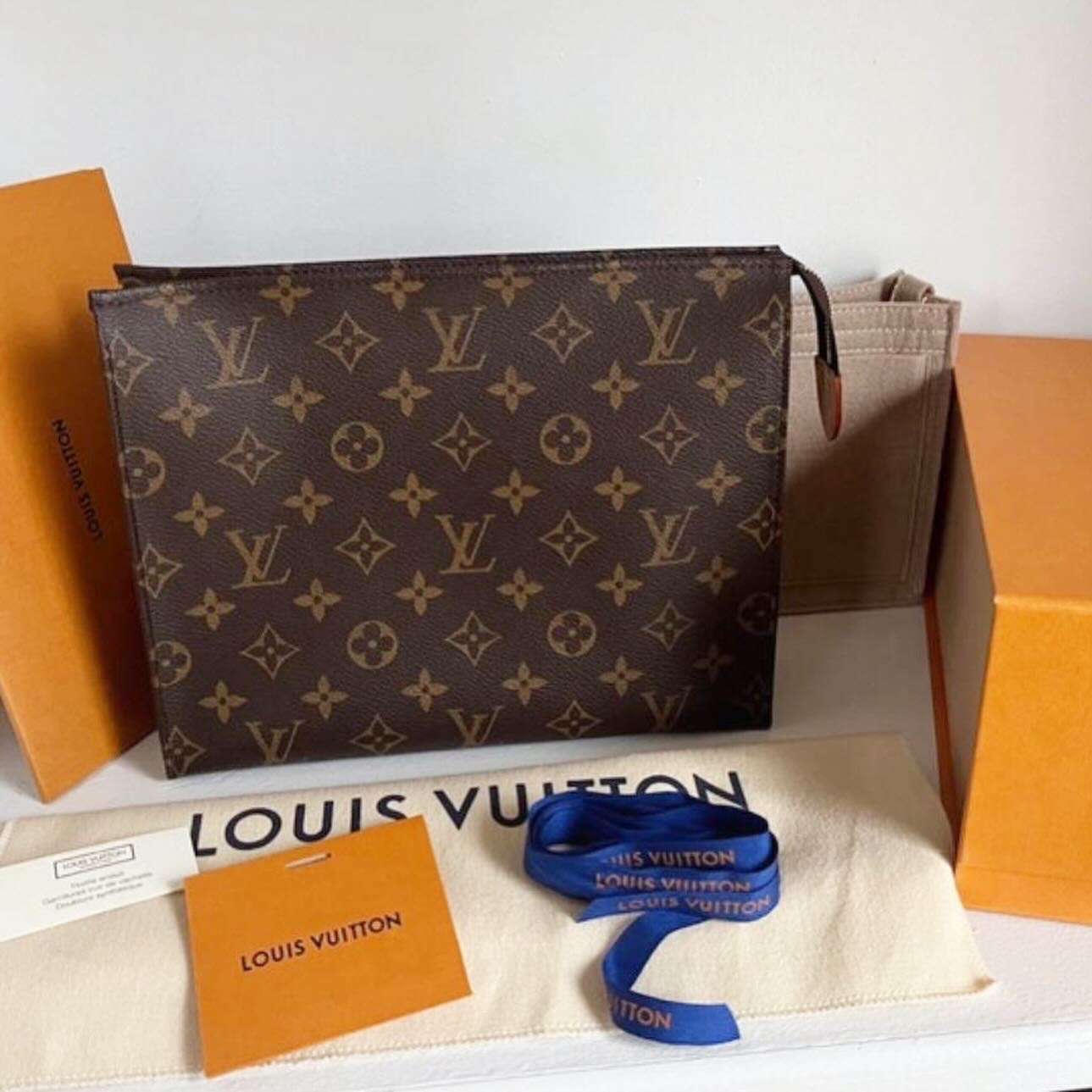 Louis Vuitton Toiletka 26