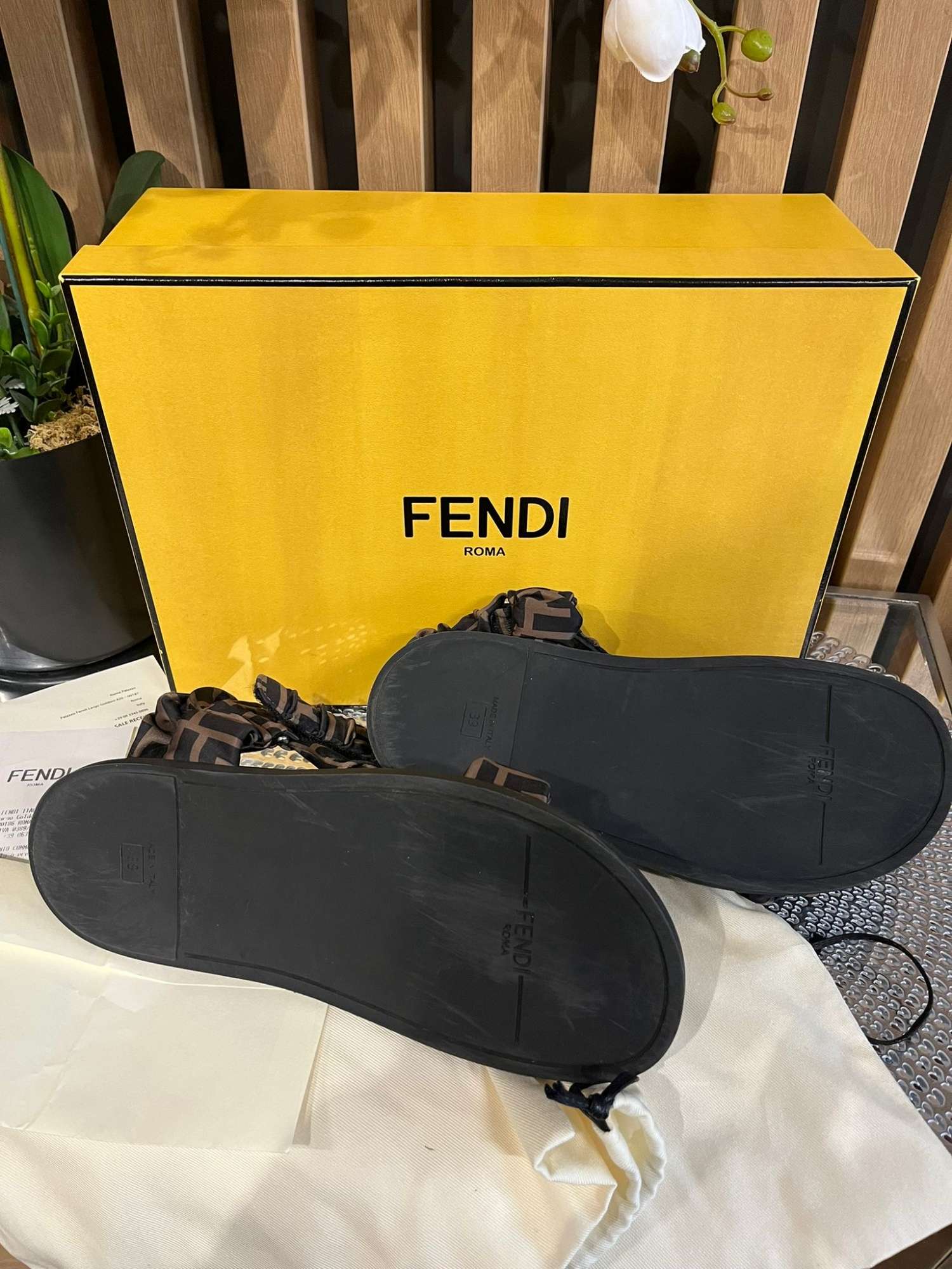 Fendi sandále