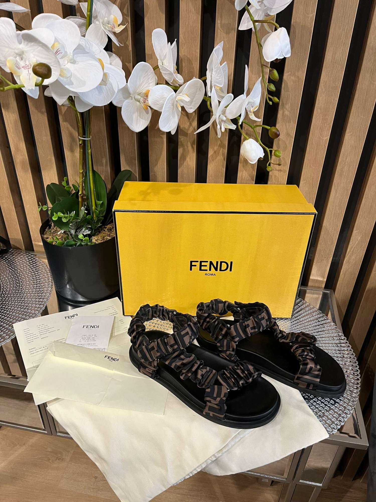 Fendi sandále