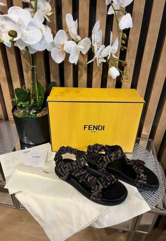https://www.vipluxury.sk/Fendi sandále