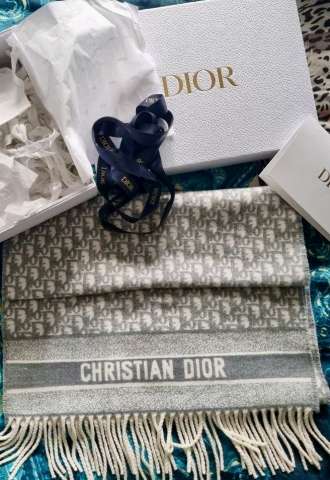 https://www.vipluxury.sk/Dior šál