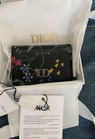 https://www.vipluxury.sk/Dior peňaženka