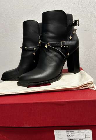 https://www.vipluxury.sk/Valentino Caravani ankle boots
