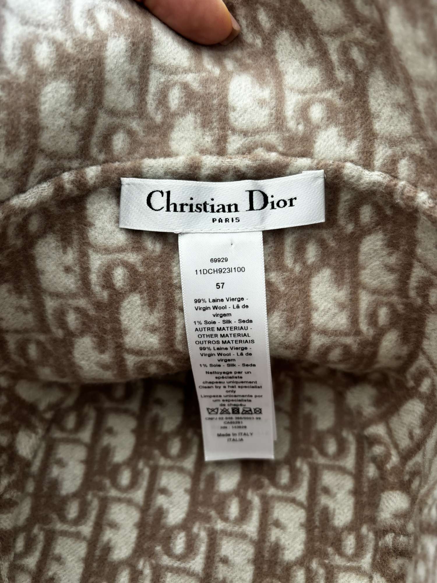 Dior klobuk