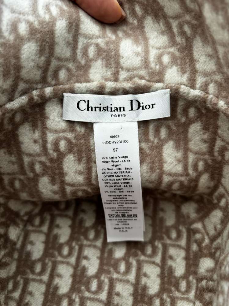 Dior klobuk