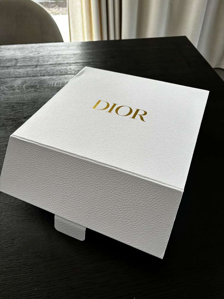 Dior klobuk