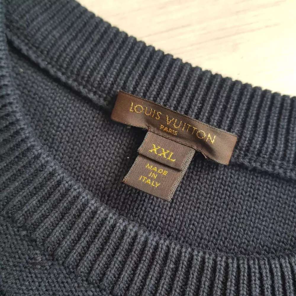 Louis Vuitton sveter čierny