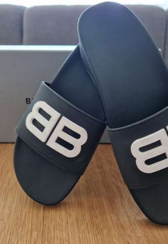 https://www.vipluxury.sk/Balenciaga slapky