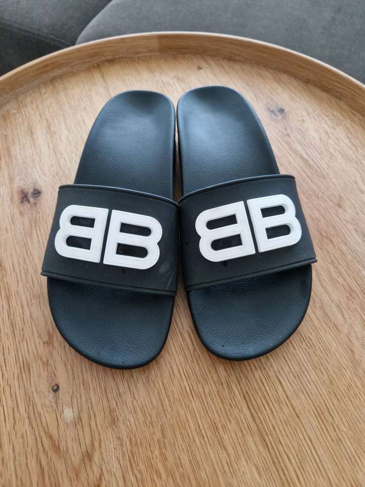 Balenciaga slapky