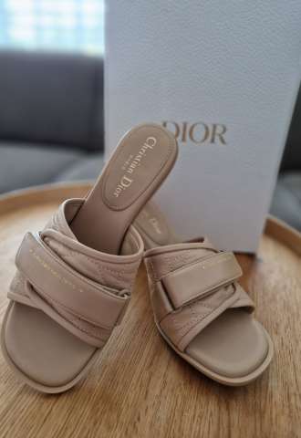 https://www.vipluxury.sk/Christian Dior slapky