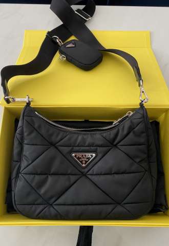 https://www.vipluxury.sk/Prada Re-Nylon kabelka