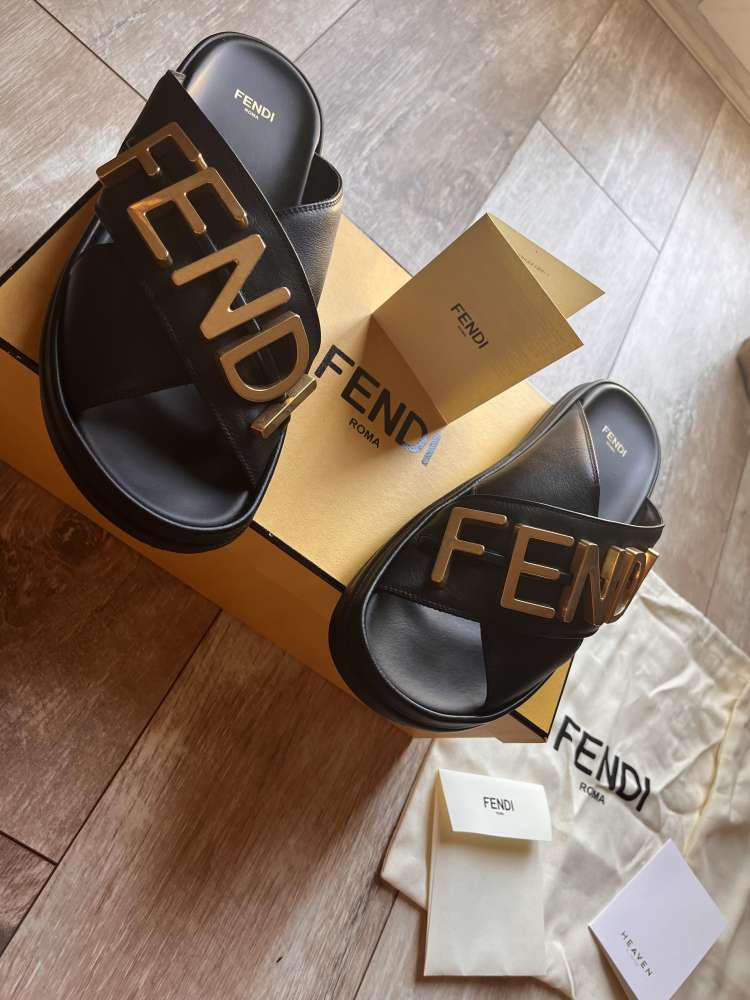 Fendi slapky