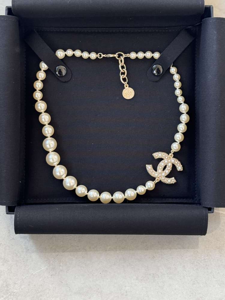 Chanel perly