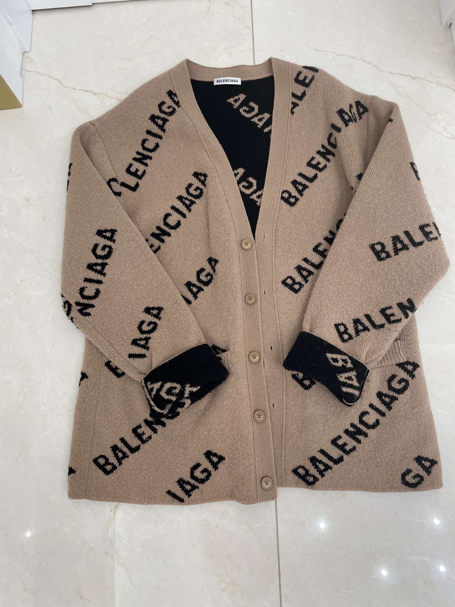 Balenciaga sveter