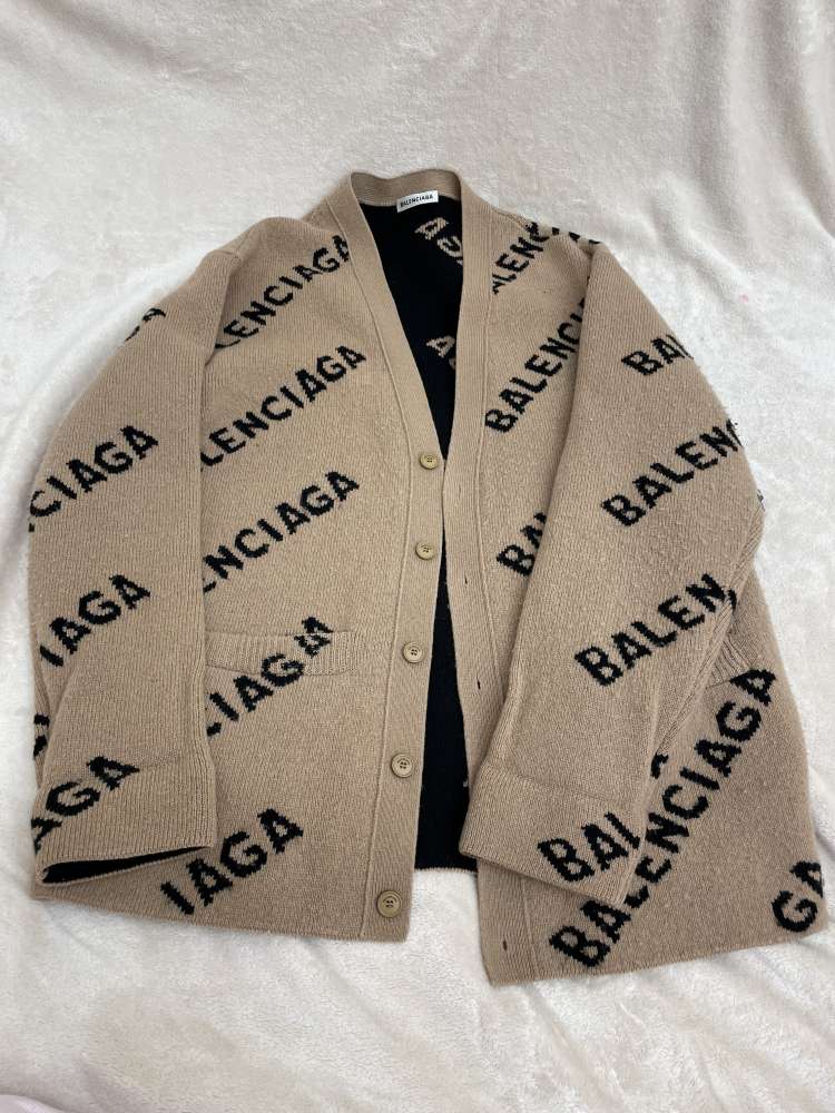 Balenciaga sveter