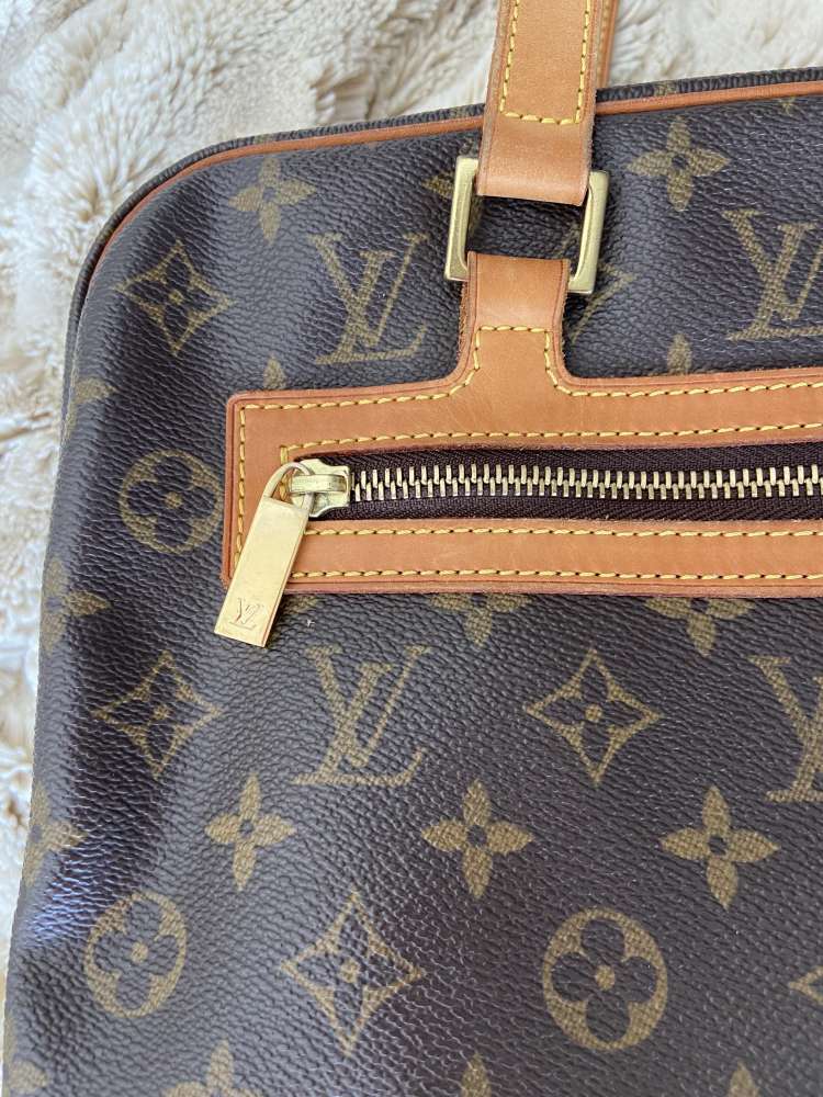 Louis Vuitton Cité kabelka