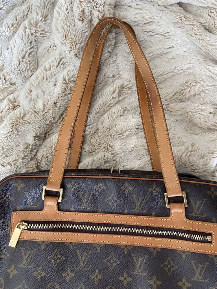 Louis Vuitton Cité kabelka