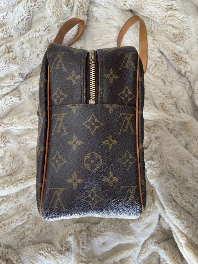 Louis Vuitton Cité kabelka
