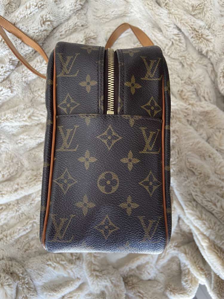 Louis Vuitton Cité kabelka