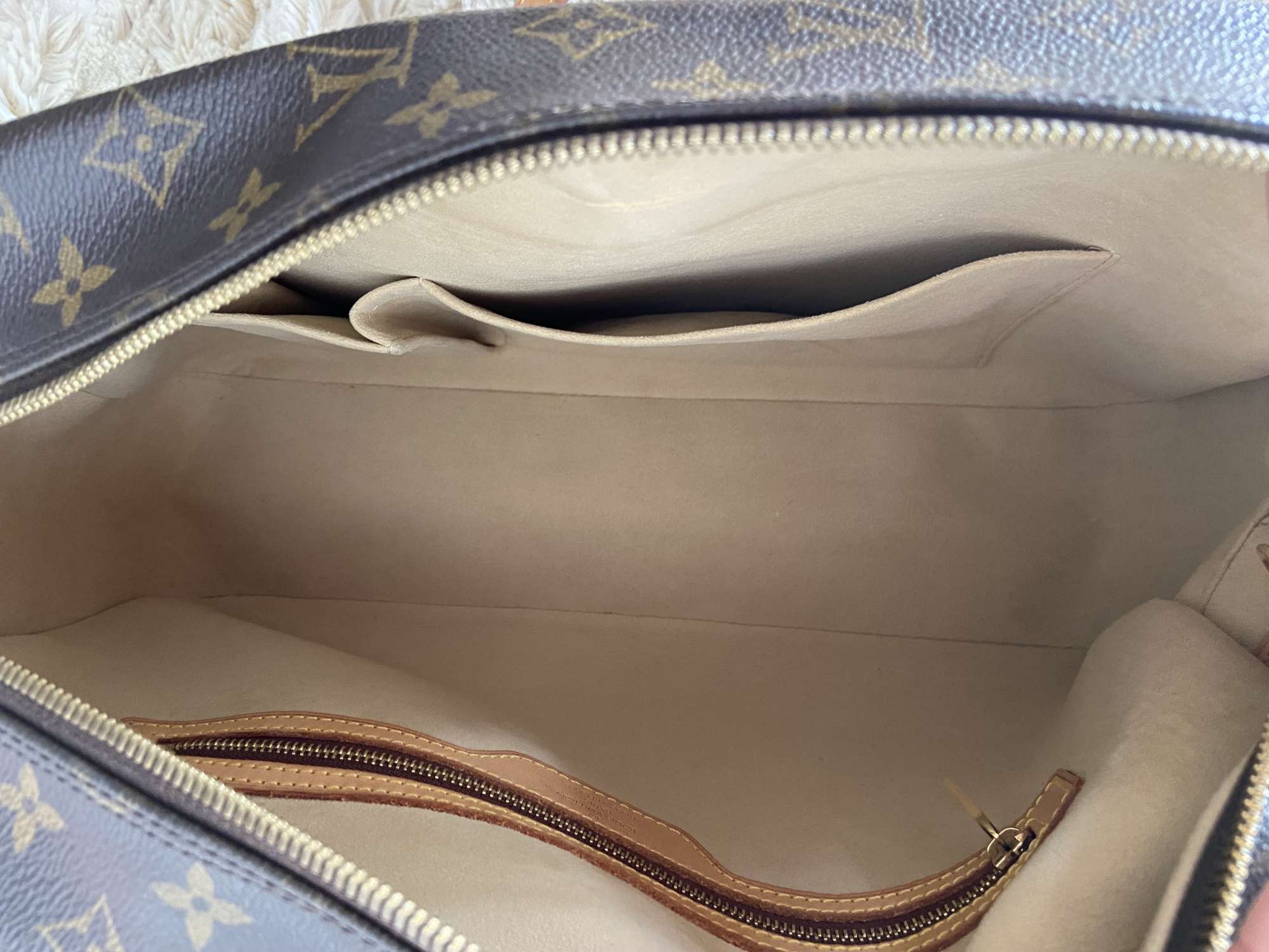 Louis Vuitton Cité kabelka