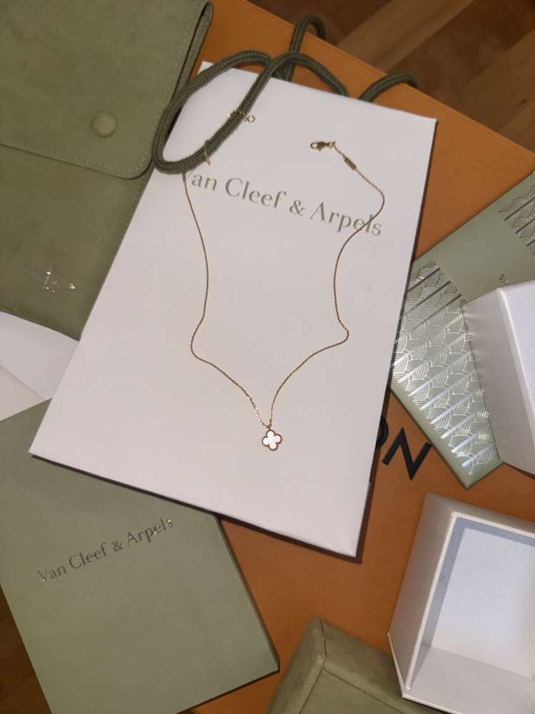 Van Cleef & Arpels Sweet Alhambra