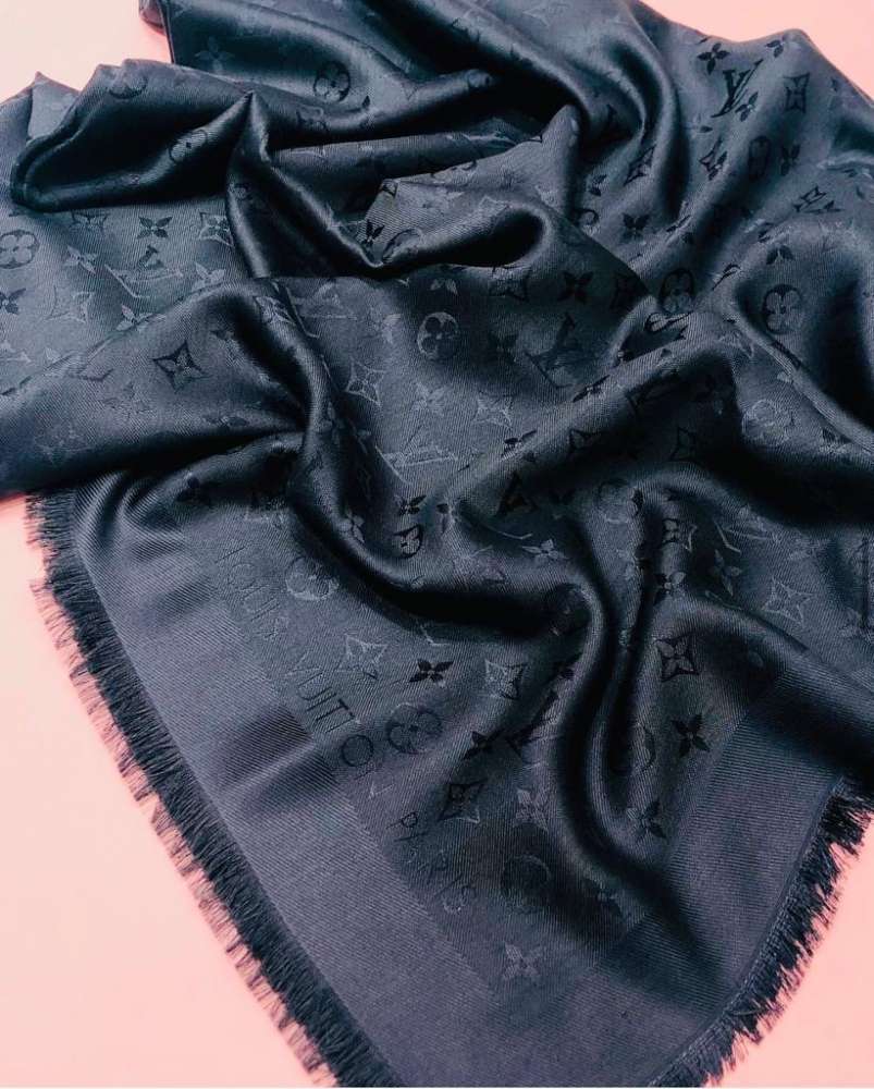 LOUIS VUITTON SHAWL
