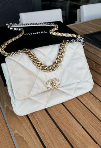 https://www.vipluxury.sk/Chanel 19 kabelka