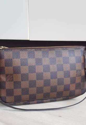 https://www.vipluxury.sk/Louis Vuitton pochette s priveskom