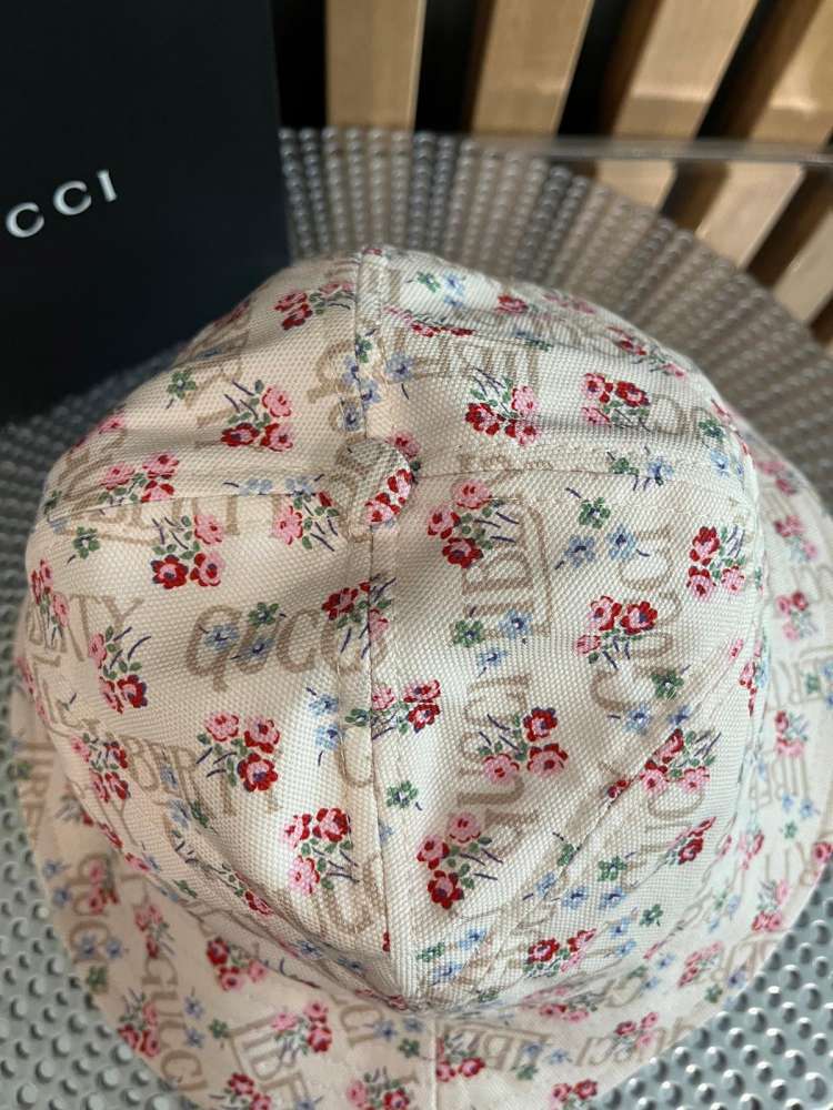 Gucci klobucik