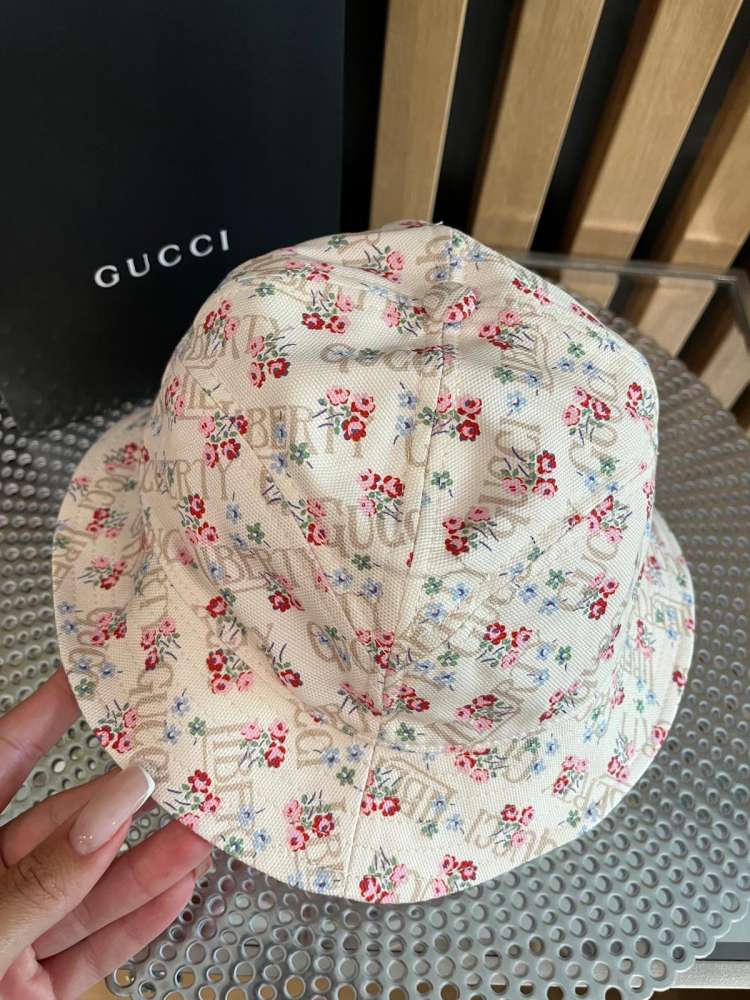 Gucci klobucik