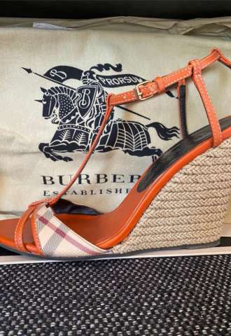 https://www.vipluxury.sk/Burberry Sandale