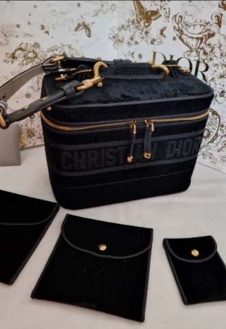 https://www.vipluxury.sk/Zamatová cestovná taška Dior