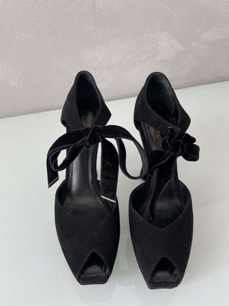 Louis Vuitton 39