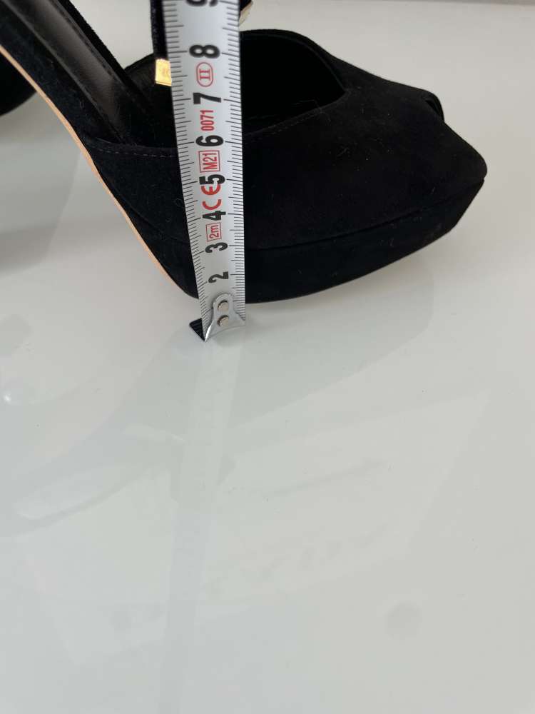 Louis Vuitton 39