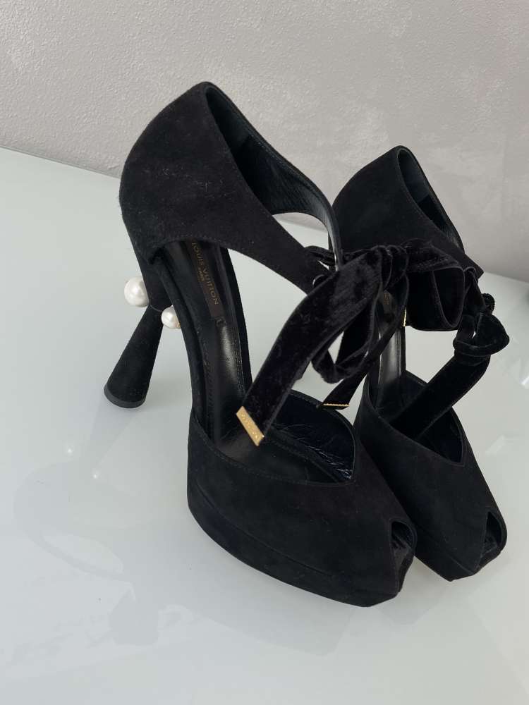 Louis Vuitton 39