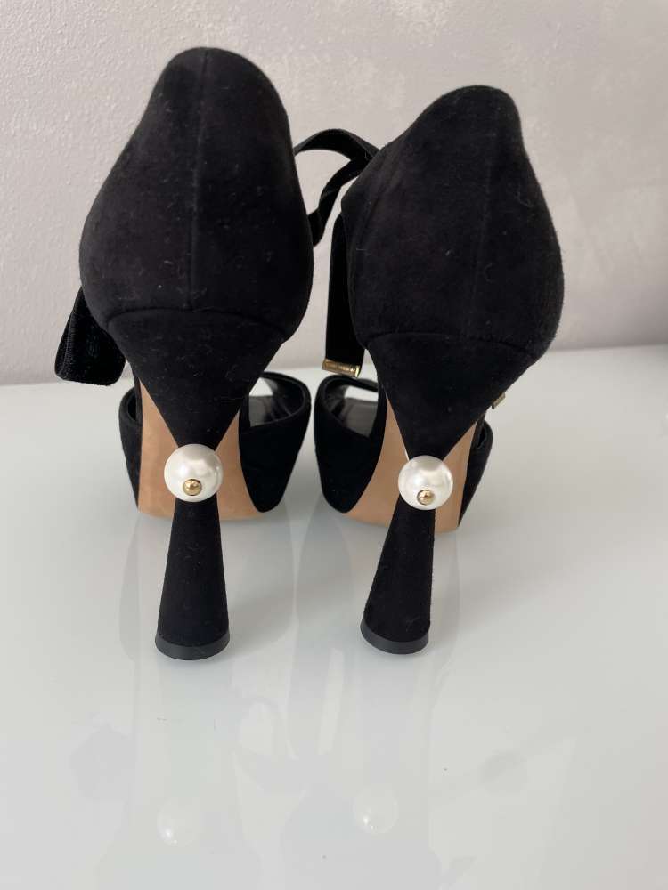 Louis Vuitton 39