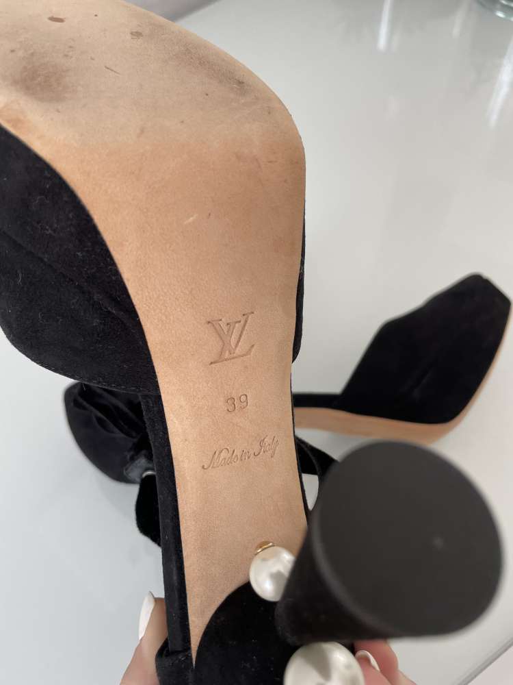 Louis Vuitton 39