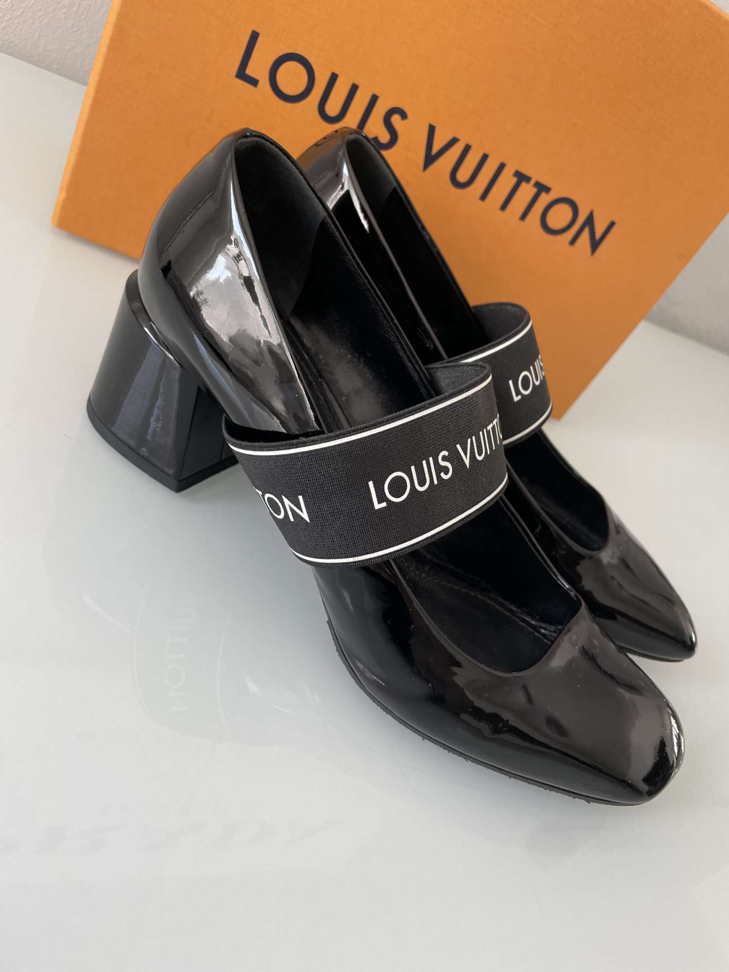 Louis Vuitton 39
