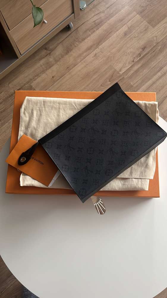 LV Pochette Voyage MM ECLIPSE REVERSE