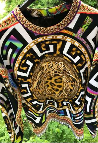 https://www.vipluxury.sk/Versace Mikina