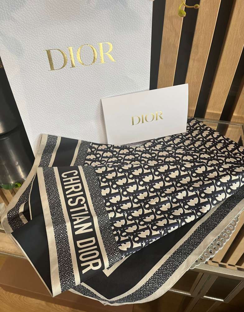 Dior šatka