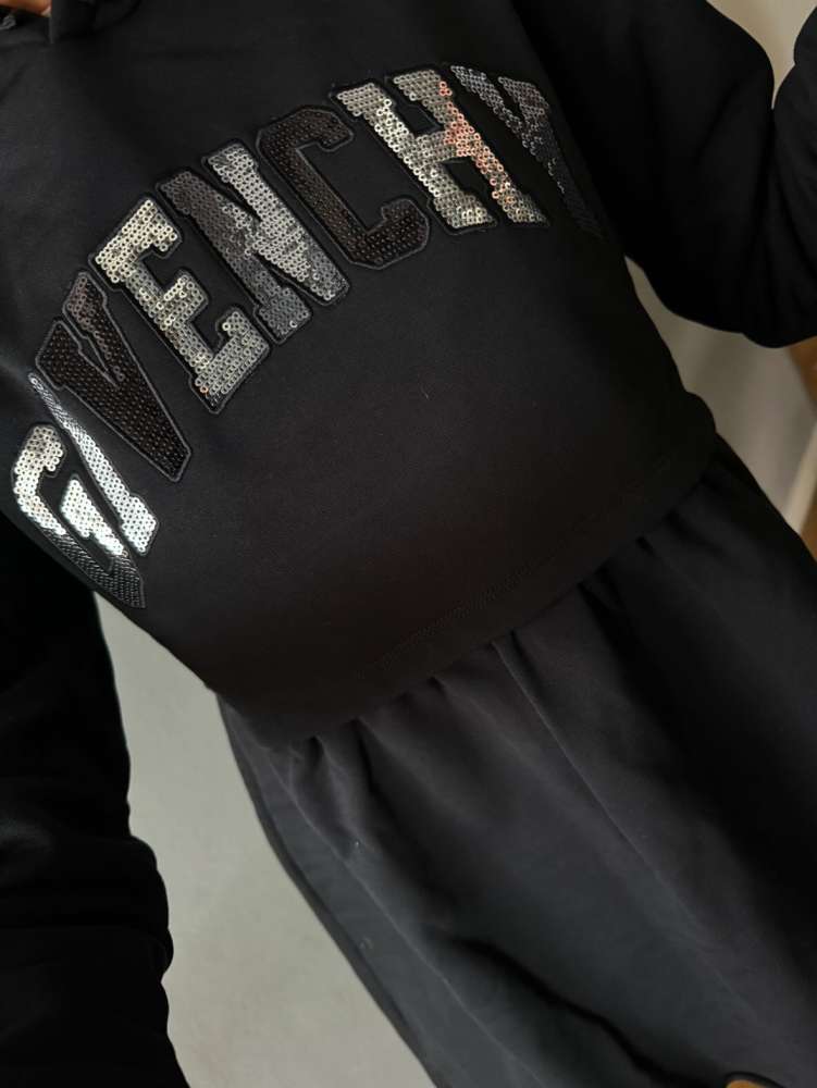 Givenchy saty