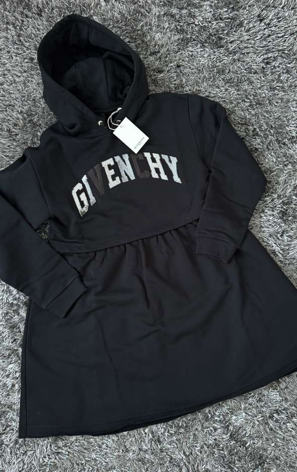 Givenchy saty