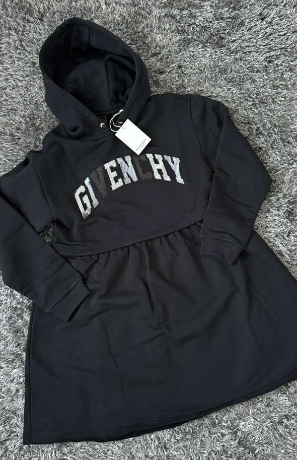 Givenchy saty