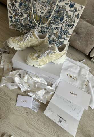 https://www.vipluxury.sk/Dior tenisky