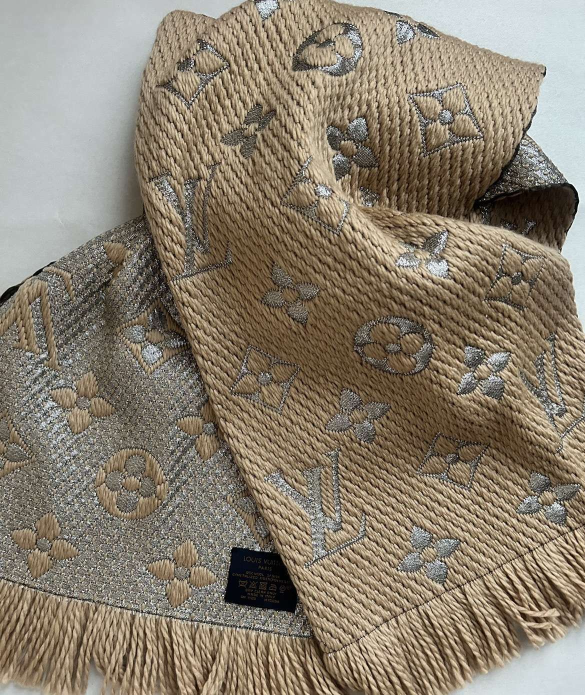 Nová šatka Louis Vuitton model Logomania M75834