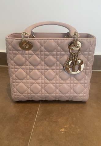 https://www.vipluxury.sk/Lady Dior medium