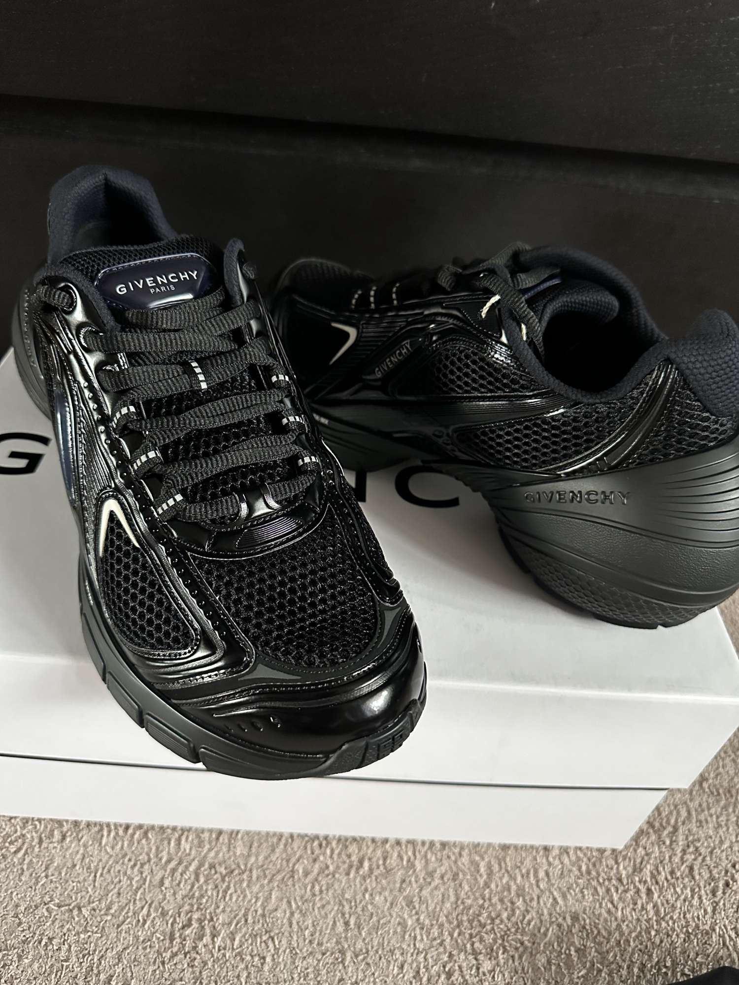 GIVENCHY TK-MX runner