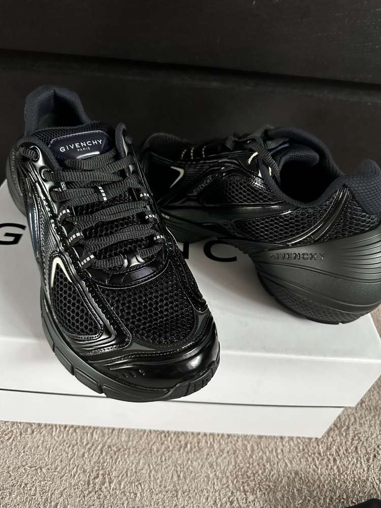 GIVENCHY TK-MX runner