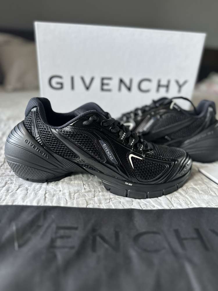 GIVENCHY TK-MX runner